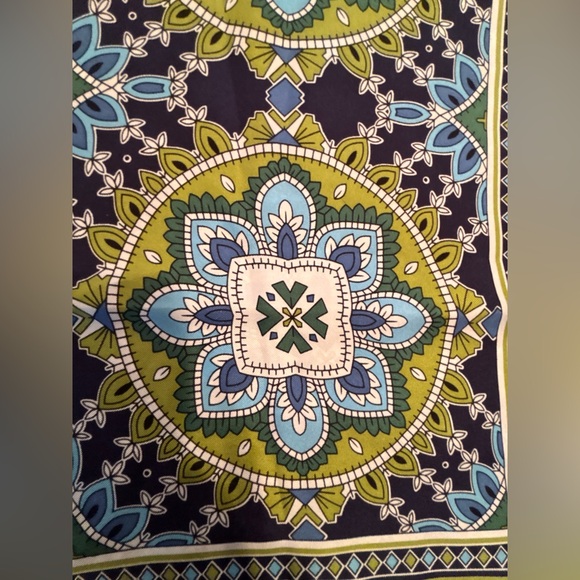Vera Bradley | ladies square silk scarf. - Picture 7 of 9